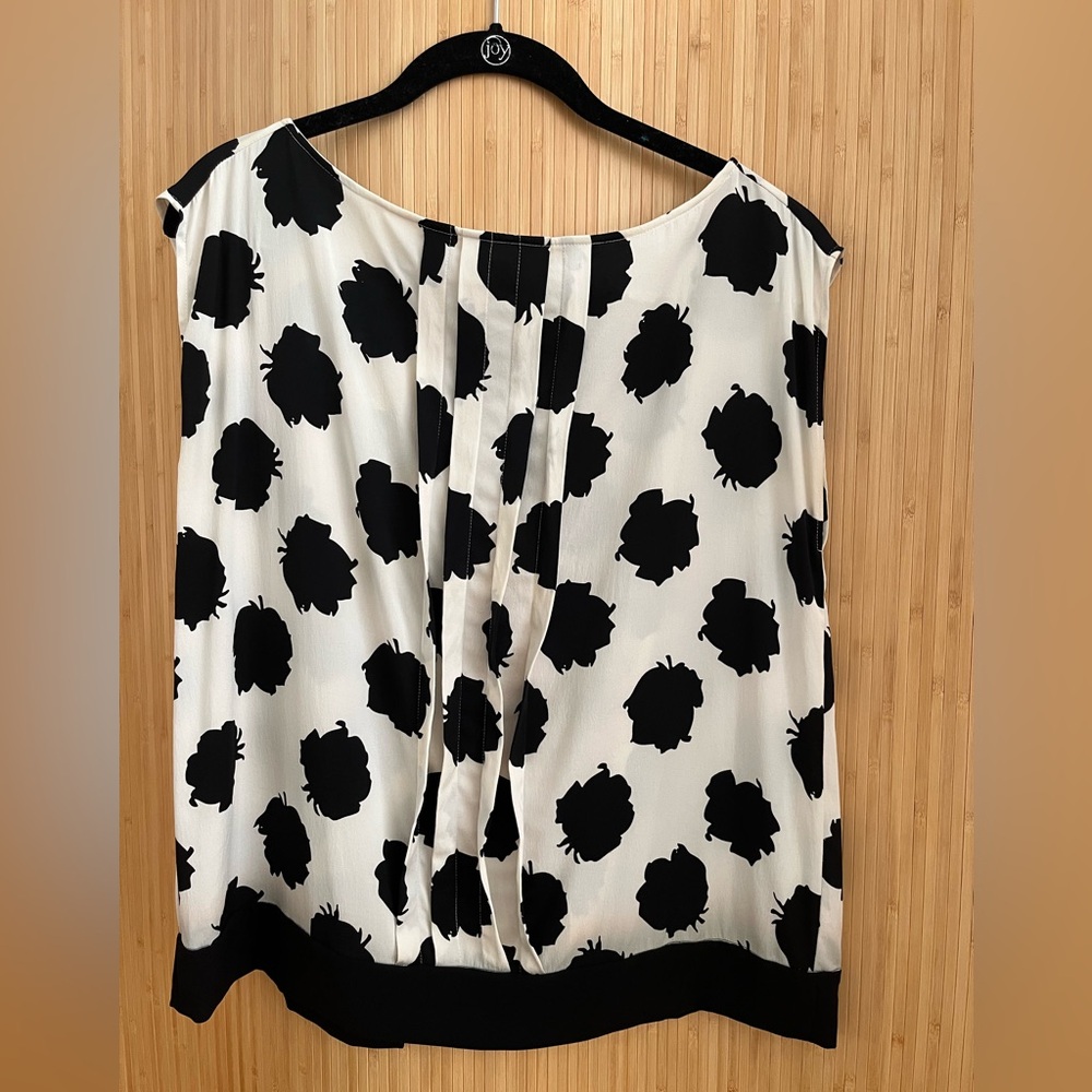 Diane Von Furstenberg Black and White Silk Floral Top 8